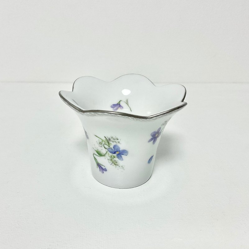 Small porcelain bowl with handpainted violet - Other - Porcelain White