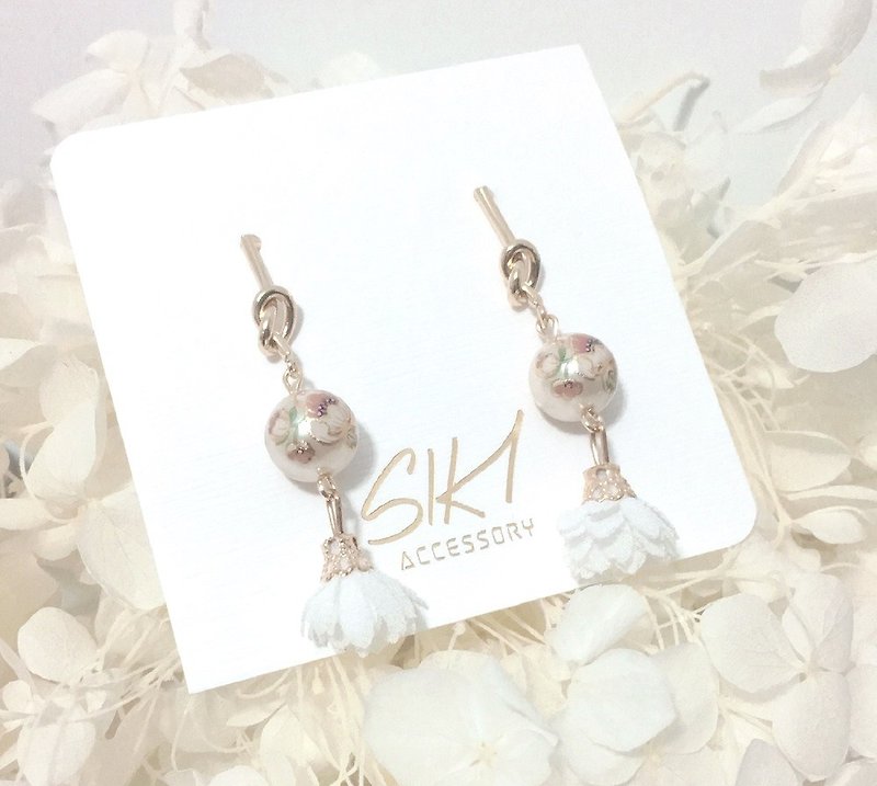 10mm Japan Imported Painted Beads with White Flower Tassel Earrings - ต่างหู - เครื่องประดับ ขาว