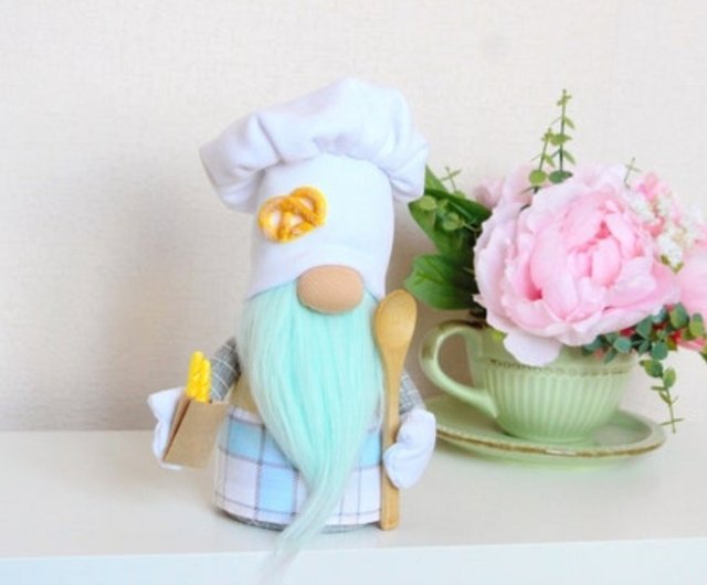 Chef Gnome with wooden spoon / Kitchen decor / Idea gift for mom - Shop  DollsandGnomes Aprons - Pinkoi