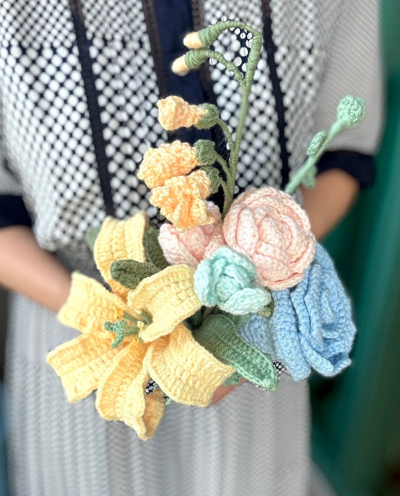 鉤織百合花束 花瓶 擺設 花球 家居裝飾  可客制各種 - 擺飾/家飾品 - 棉．麻 多色