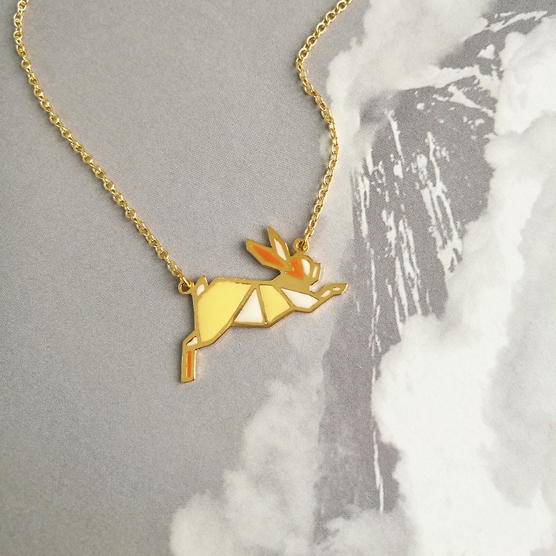 Glorikami Cream Running Rabbit Origami Necklace - สร้อยคอ - โลหะ สีเหลือง