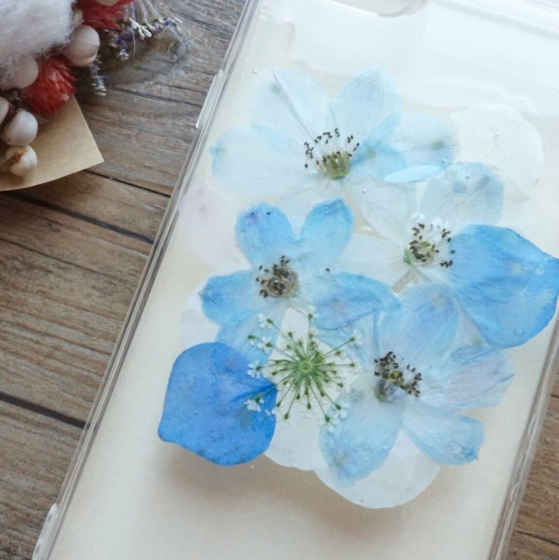 Pressed flowers Phone Case - เคส/ซองมือถือ - วัสดุอื่นๆ สีน้ำเงิน