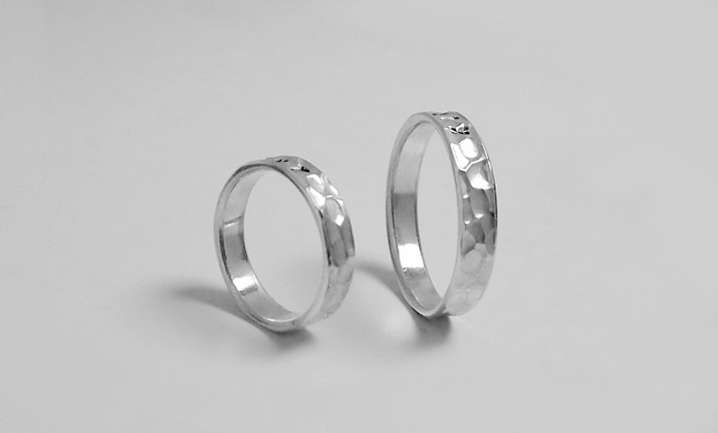 Happiness wavy Silver ring - แหวนทั่วไป - โลหะ สีเงิน