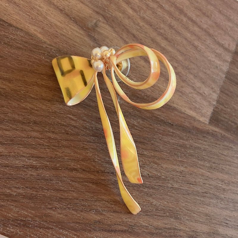 【AurorA Treasure Box】A050─Painting Series─Klimt Bows─Ear Acupuncture Single - Earrings & Clip-ons - Resin 