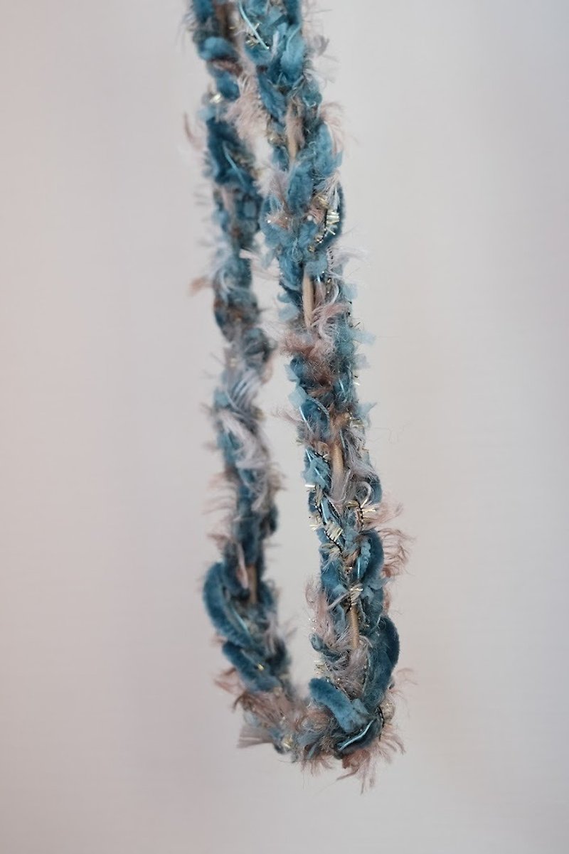 Hand-woven yarn hairband - เครื่องประดับผม - วัสดุอื่นๆ สีน้ำเงิน