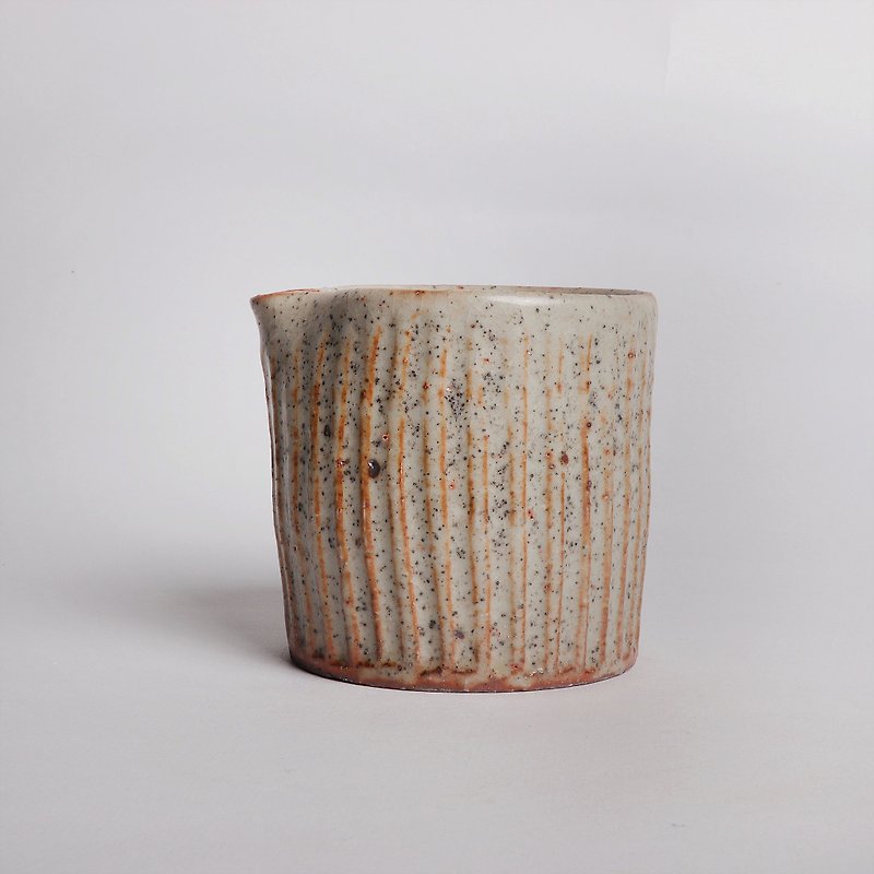 Ming ya kiln l Japanese-style Shiye iron spot engraved fair cup - ถ้วย - ดินเผา สีเทา