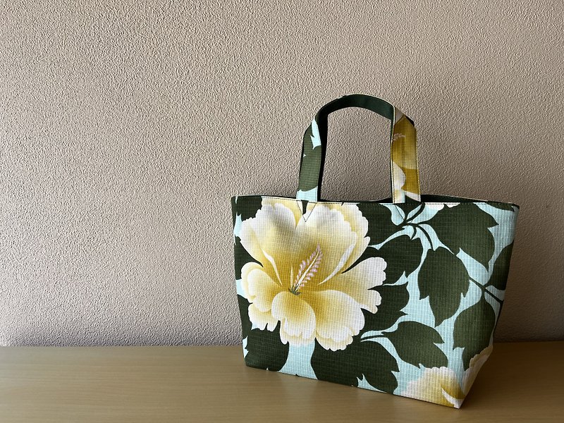 Yukata Mini Tote Bag Hibiscus Made to Order - กระเป๋าถือ - ผ้าฝ้าย/ผ้าลินิน สีเขียว
