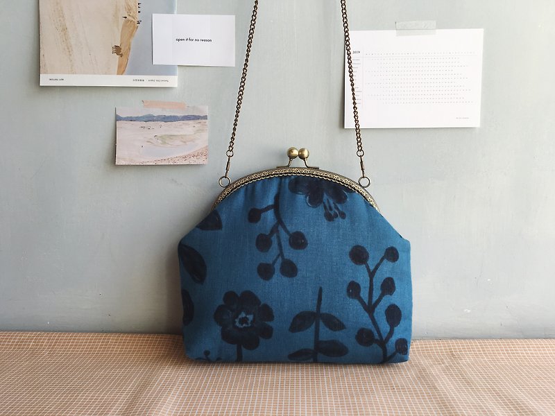 - Free (dark blue) - 3 way mouth gold bag side backpack clutch bag handbag Japanese cloth customized - กระเป๋าแมสเซนเจอร์ - ผ้าฝ้าย/ผ้าลินิน สีน้ำเงิน