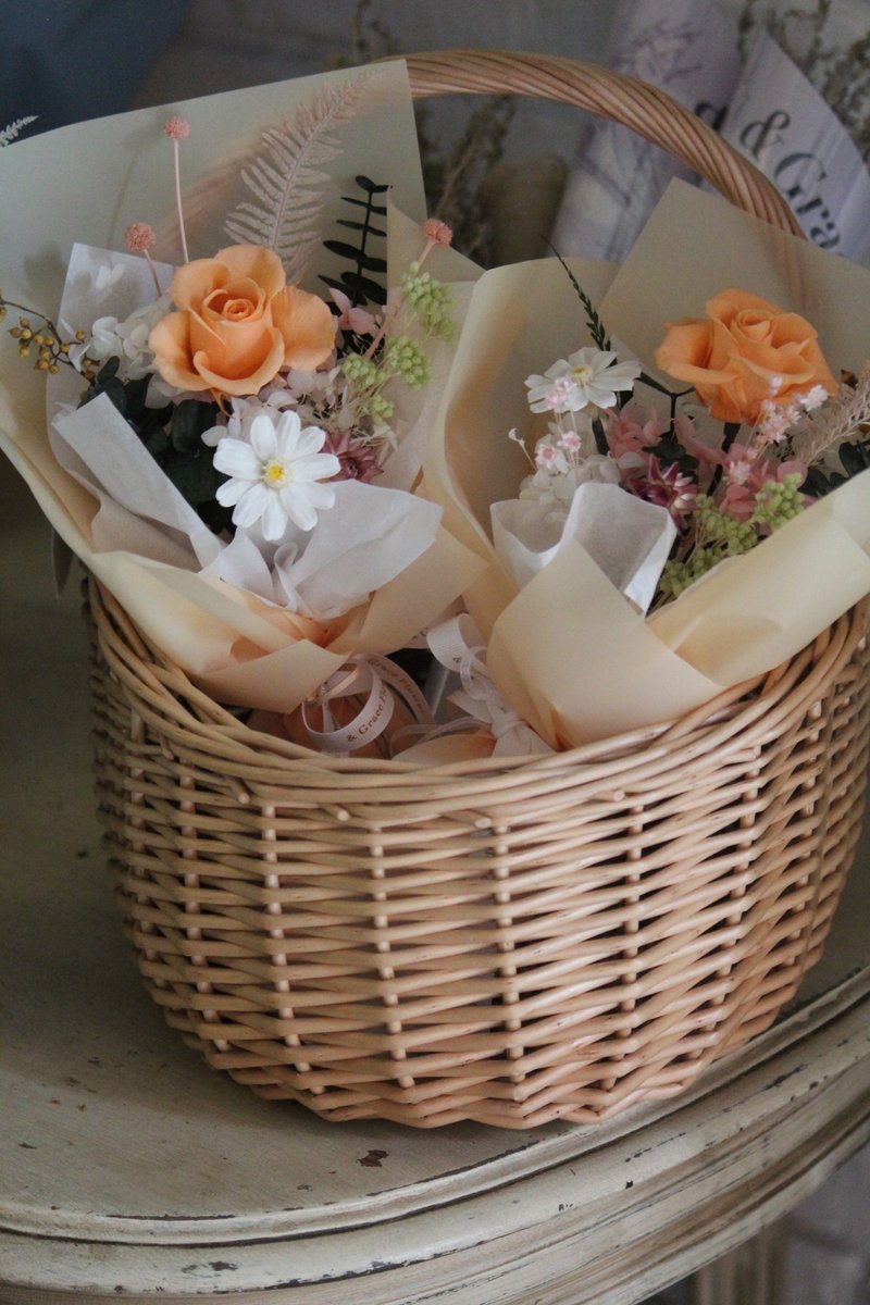 【橘白色系永生玫瑰花束】生日送禮/祝賀花禮/永生花 - 乾燥花/永生花 - 植物．花 橘色