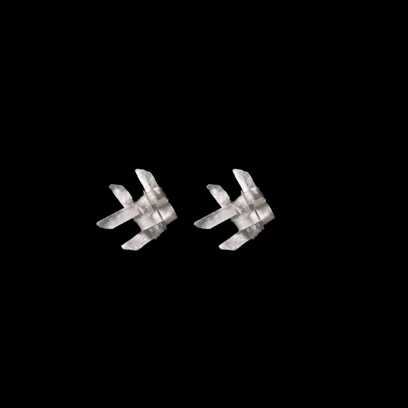 Ta-Pian Fish Stud Earrings Silver 99.9 Pure Silver - 耳環/耳夾/耳骨夾 - 純銀 銀色