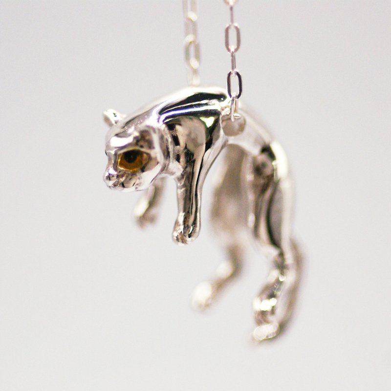 Hanging pendant of a cat wagging its tail [Free shipping] A necklace that faithfully reproduces the appearance of a cat being held. - Necklaces - Other Metals Silver