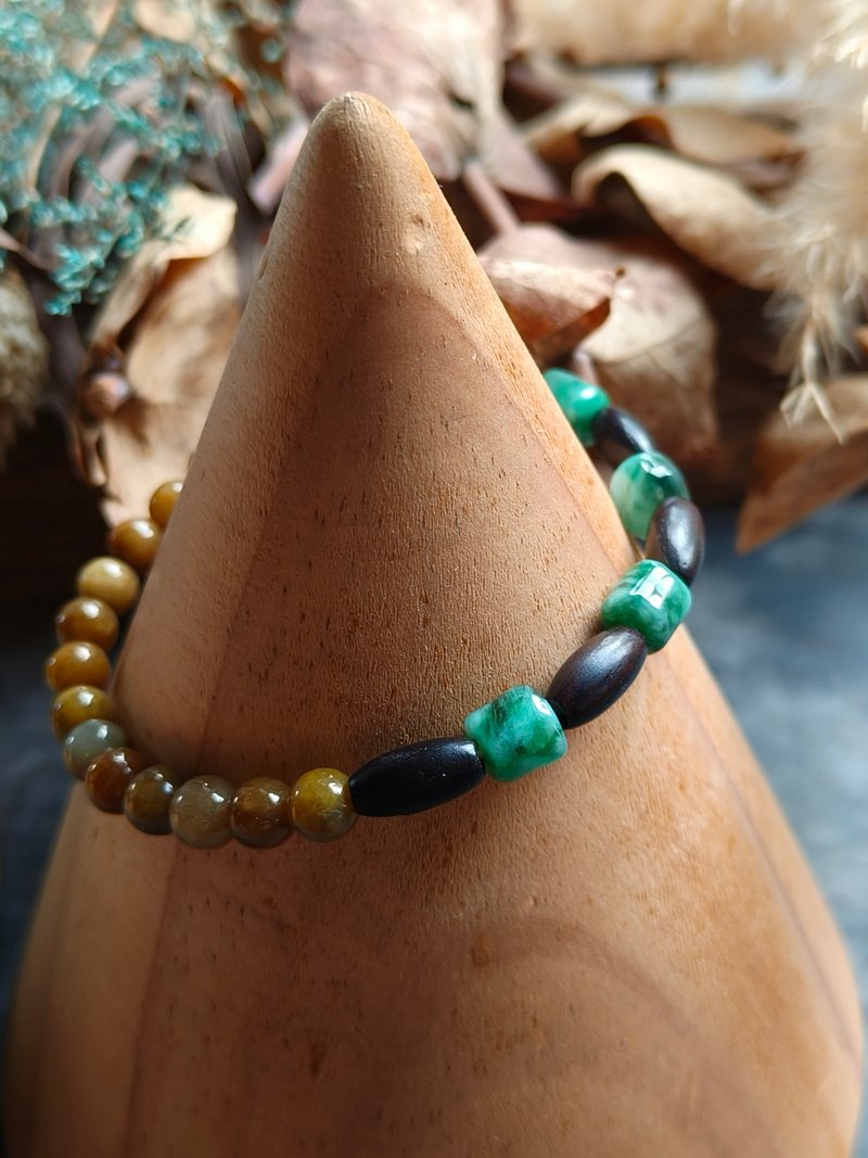 Natural Burmese Green Jade Bucket Beads Yellow Jade Beads Sandalwood Beads Bracelet - สร้อยข้อมือ - เครื่องเพชรพลอย สีเขียว