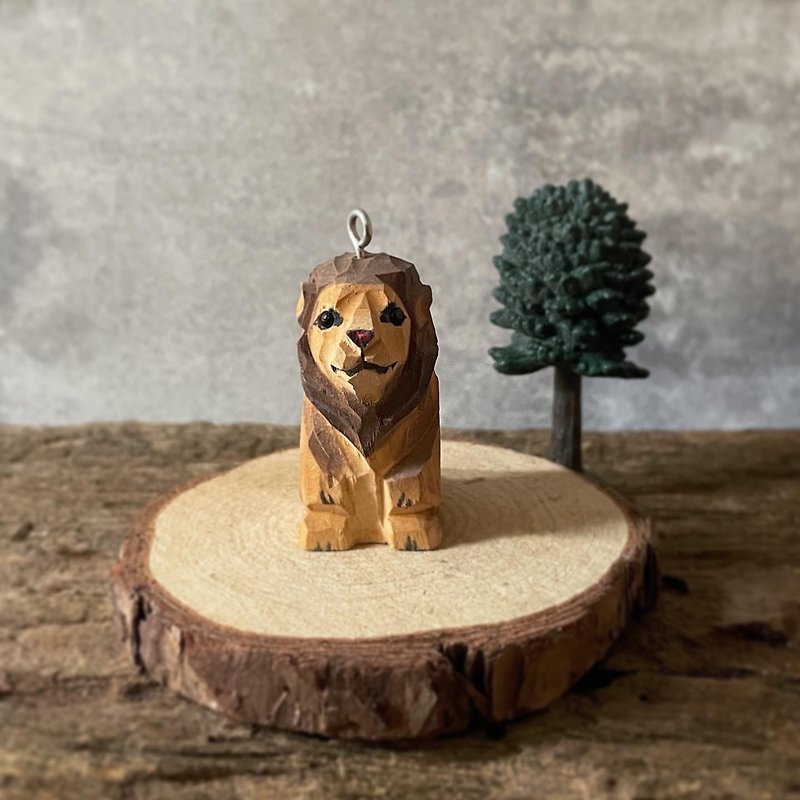 森の動物 | ライオン手作り木彫りキーホルダー/ペンダント/ストラップ/スエード ネックレス ストラップ - キーホルダー・キーケース - 木製 