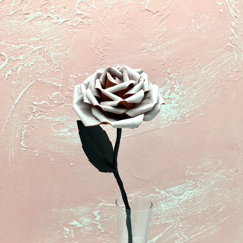 Frozen Pink Leather Rose - ตกแต่งต้นไม้ - หนังแท้ สึชมพู