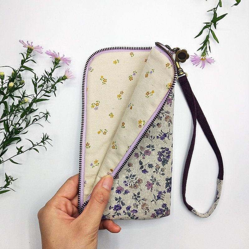 Purple little flowers。phone bag - เคส/ซองมือถือ - ผ้าฝ้าย/ผ้าลินิน สีม่วง