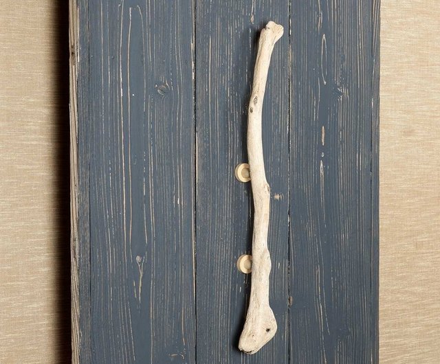 自然なデザインを生かした個性的なドアハンドル、玄関、廊下、階段など