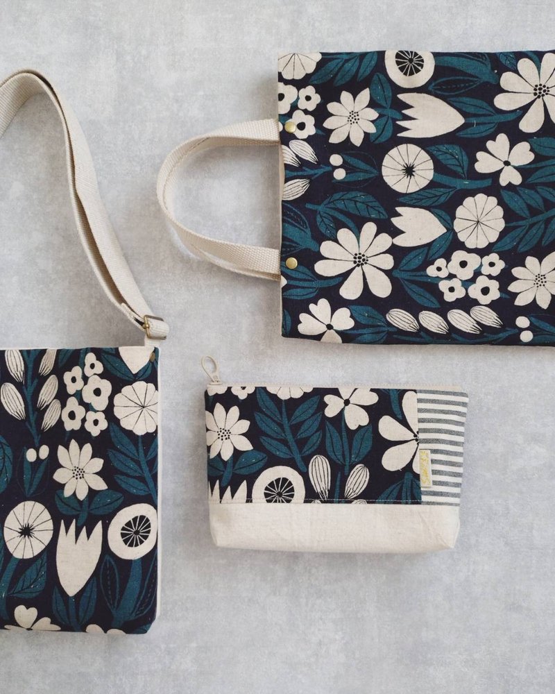 Ready to Ship! [BSQ/Square Flat Tote (Small)] Assorted White Floral Print with Dual Inner Pockets - Made in Japan Canvas - กระเป๋าถือ - ผ้าฝ้าย/ผ้าลินิน หลากหลายสี