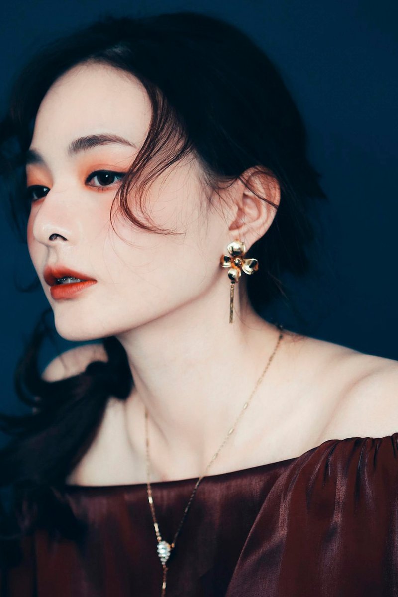 COR-DATE / 古金色花瓣垂吊耳環 - 耳環/耳夾/耳骨夾 - 其他材質 