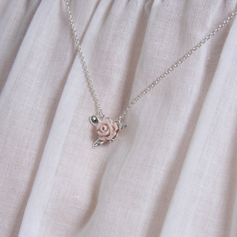 haime samanda rose necklace (coral) - สร้อยคอ - เงินแท้ หลากหลายสี