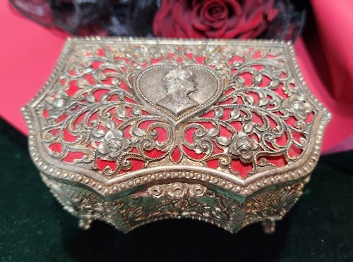 蘇妃古董秘室 1950年代法國錫製玫瑰愛心公主像珠寶盒【情人節禮物】