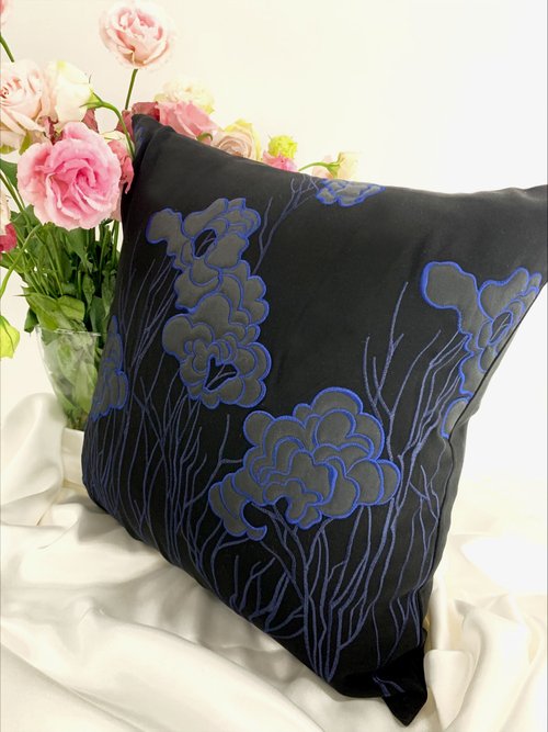 Le Brodé樂柏得 抱枕-黑色高雅刺繡花朵