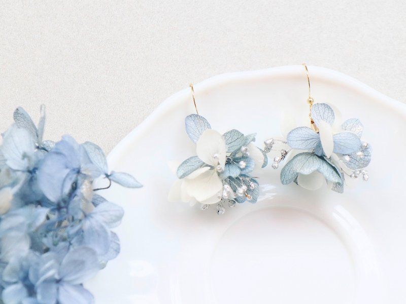 Dried flower earrings, hydrangea earrings, calm blue handmade earrings, handmade jewelry - Earrings & Clip-ons - Other Metals Blue