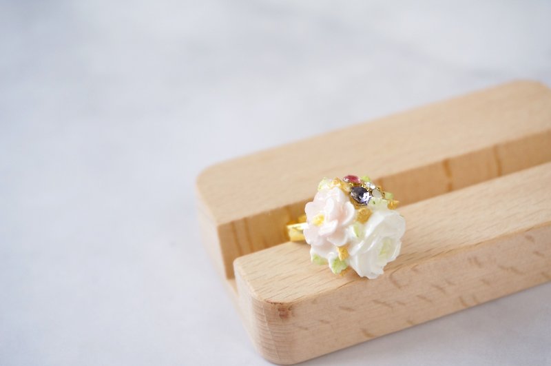 お花絞りブーケ指輪 ラインストーン付き オーダーメイド対応 - リング - 粘土 ホワイト