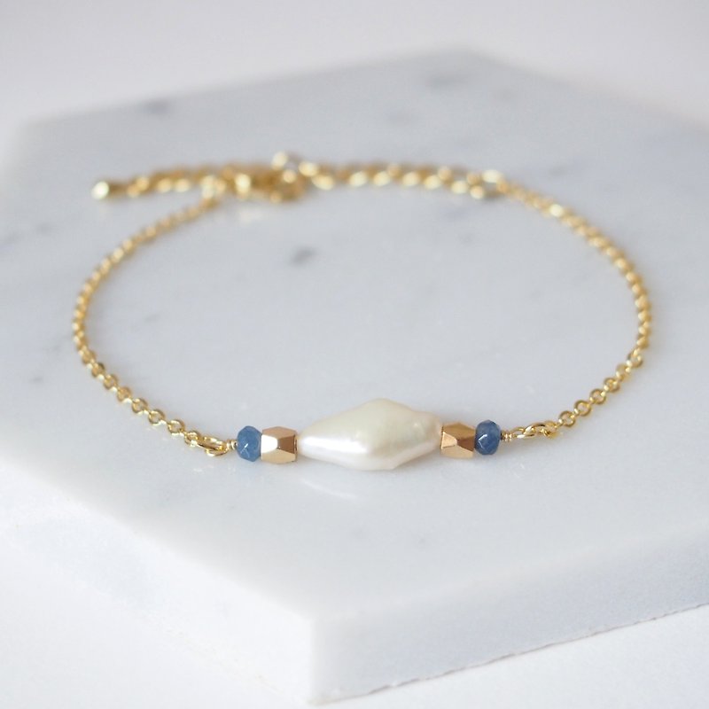 Exquisite noble · Irregular freshwater pearl · Natural stone · Gold plated cut face beads · Bracelet - Bracelets - Gemstone Blue