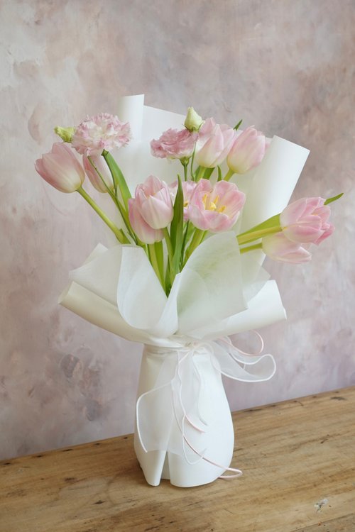 薇思花藝｜The day with flowers 白色情人節 鬱金香 韓式花束 生日花束 女友禮物