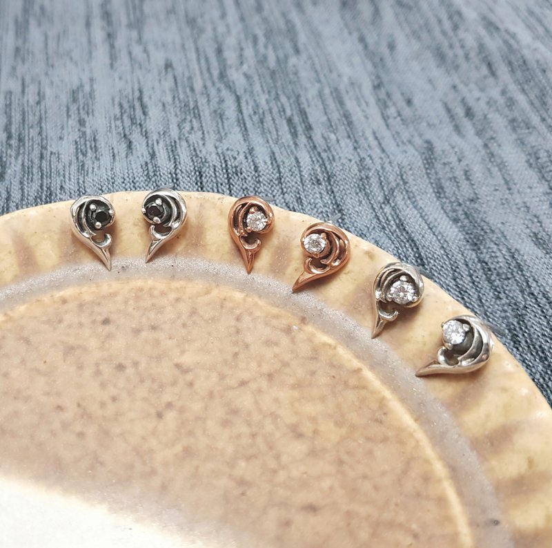 925純銀飾 純黃銅飾 個性雕花晶鑽愛心拼心耳環 基本款 日常搭配 - 耳環/耳夾/耳骨夾 - 銀 銀色