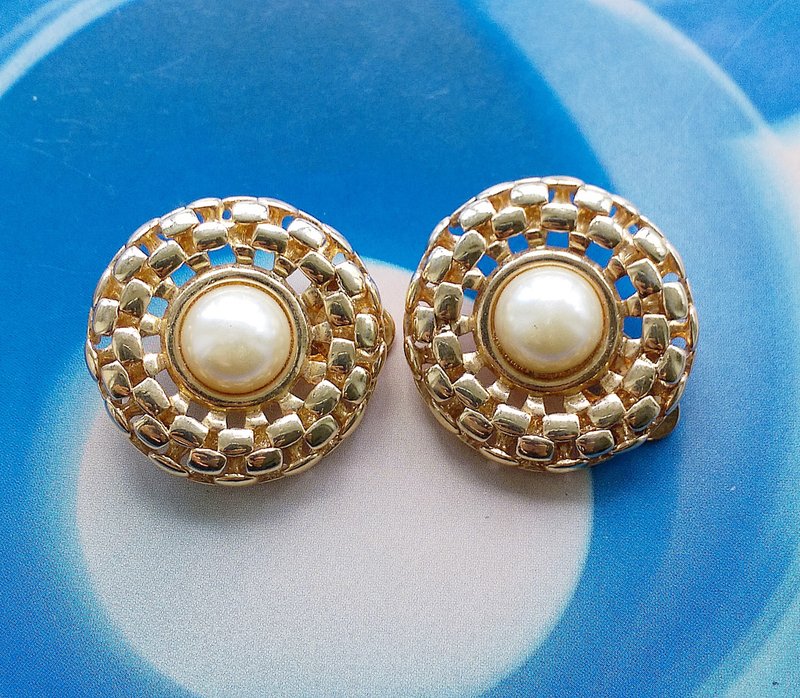 Vintage Jewelry 西洋古董飾品 大圓簍空 仿珠 夾式耳環 - 耳環/耳夾/耳骨夾 - 其他材質 金色