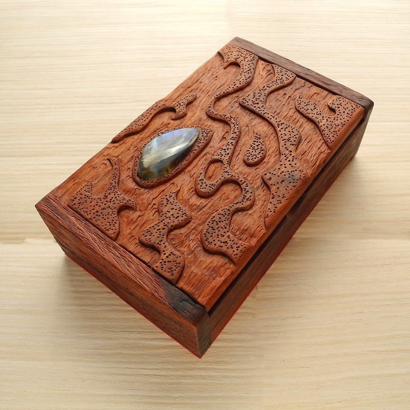 Wooden carved box with labradorite. - 居家收納/收納盒/收納用品 - 木頭 多色