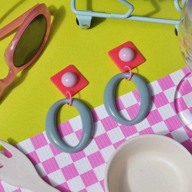 Fashionable pink and gray hoop earrings/ Acrylic earrings - ต่างหู - อะคริลิค 