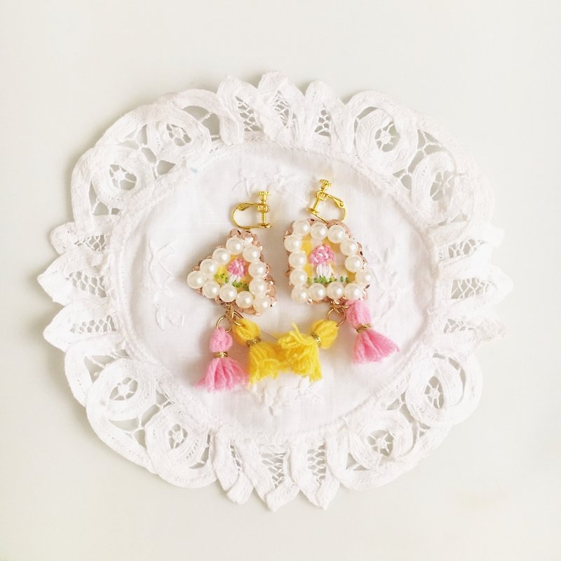 (Christmas exchange gifts) Independent original · Mushroom series soft sister pink embroidery mushroom earrings - ต่างหู - ผ้าฝ้าย/ผ้าลินิน สึชมพู