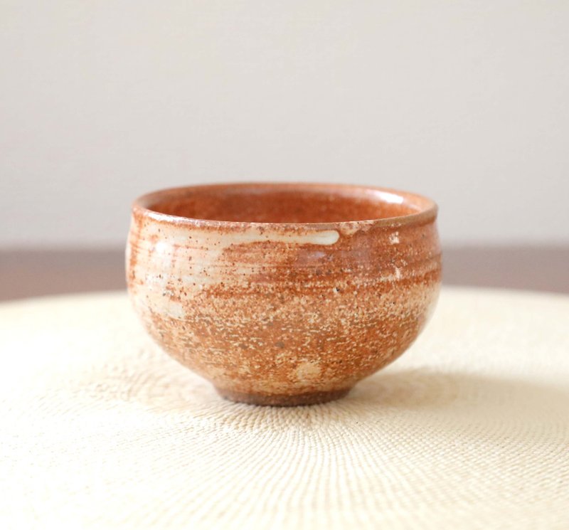 A teacup made of red clay and titanium matte glaze - ถ้วยชาม - ดินเผา สีนำ้ตาล