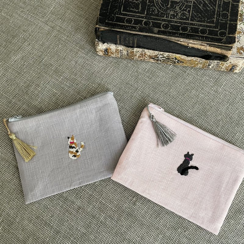 Coin and card case  with stiff tail, tri-color coated cat back motif - 化妝包/收納袋 - 棉．麻 灰色