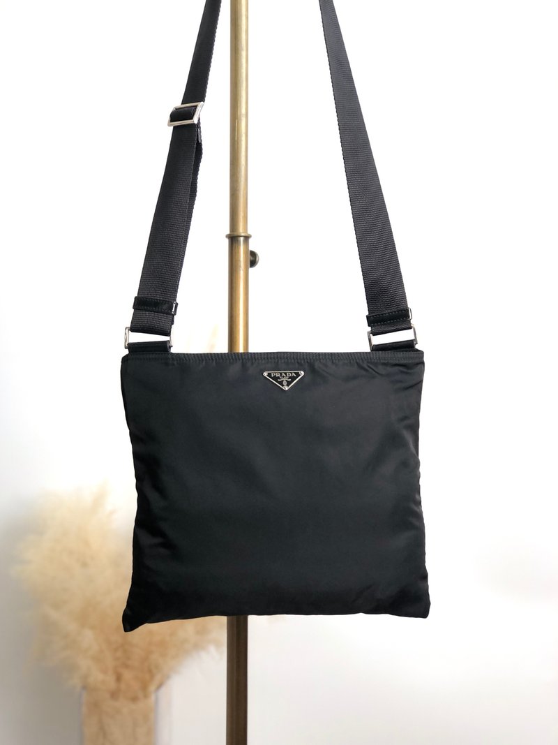 【 日本直送　名牌中古包 】PRADA プラダ ショルダーバッグ ブラック トライアングルロゴ ナイロン vintage ヴィンテージ オールド d67paz - 側背包/斜背包 - 尼龍 黑色