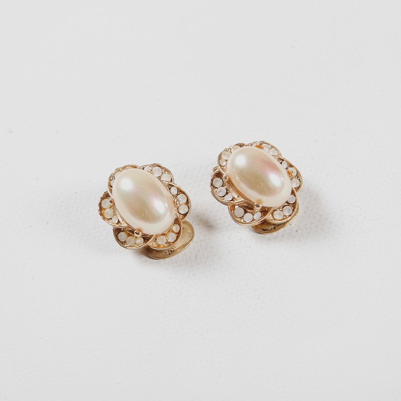 [Egg Plant Vintage] Oval Beads Vintage Clip-On Antique Earrings - ต่างหู - โลหะ สีทอง
