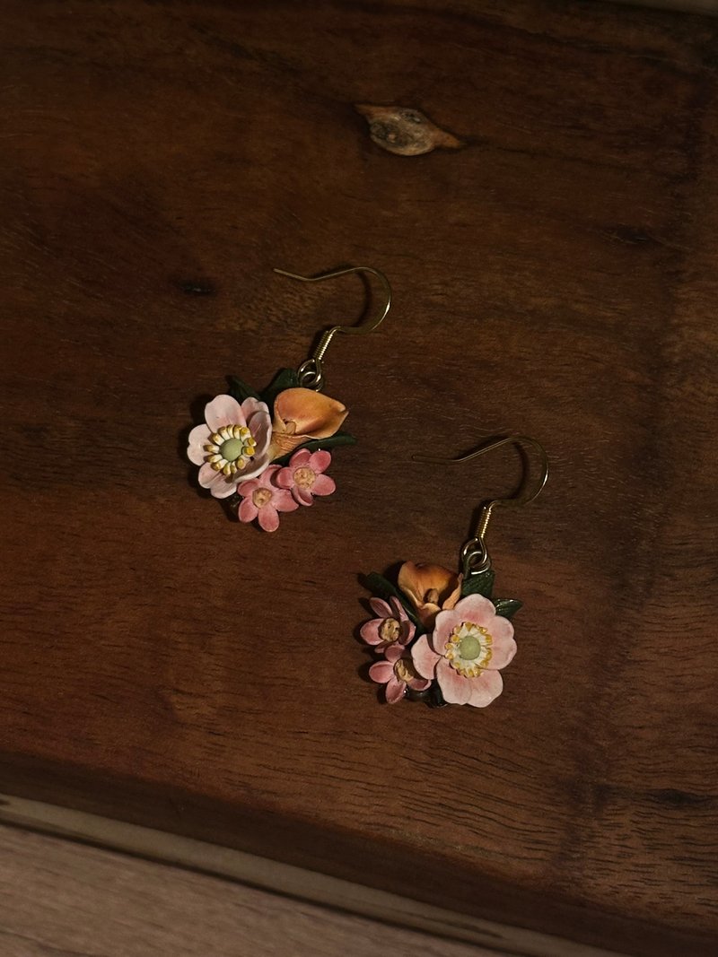 銀蓮花園 Anemone 不銹鋼鍍金耳勾 - 耳環/耳夾/耳骨夾 - 陶 橘色