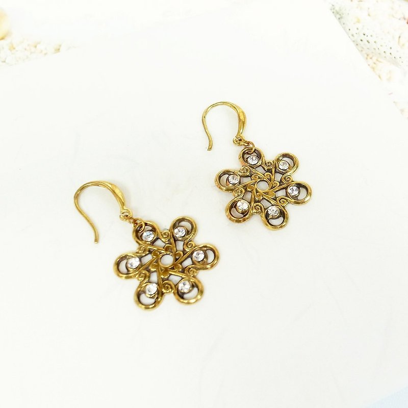 Flower-shaped swirl crystal diamond brass earrings anti-allergy copper ornaments - ต่างหู - โลหะ สีทอง