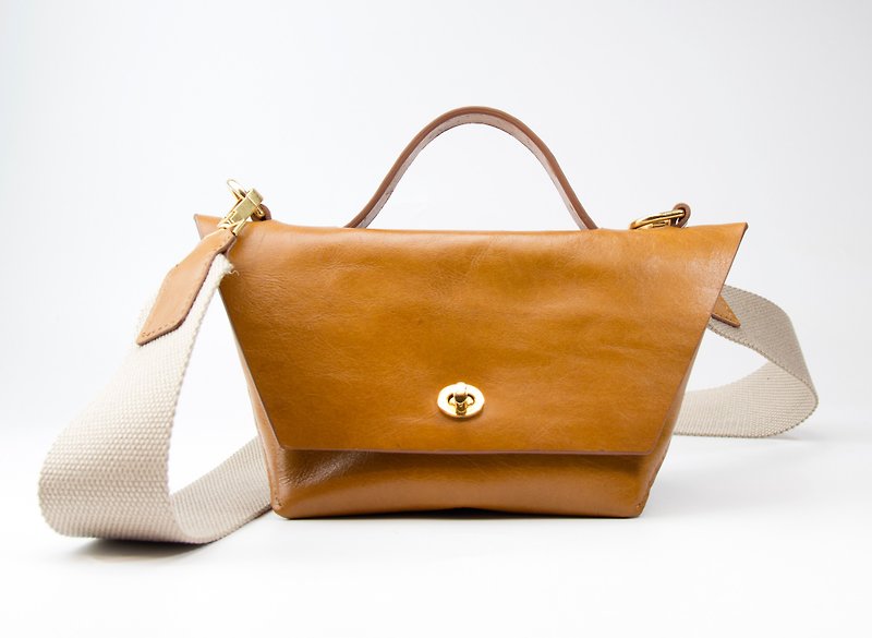 Designer original design brown handmade leather small side bag - กระเป๋าแมสเซนเจอร์ - หนังแท้ สีกากี