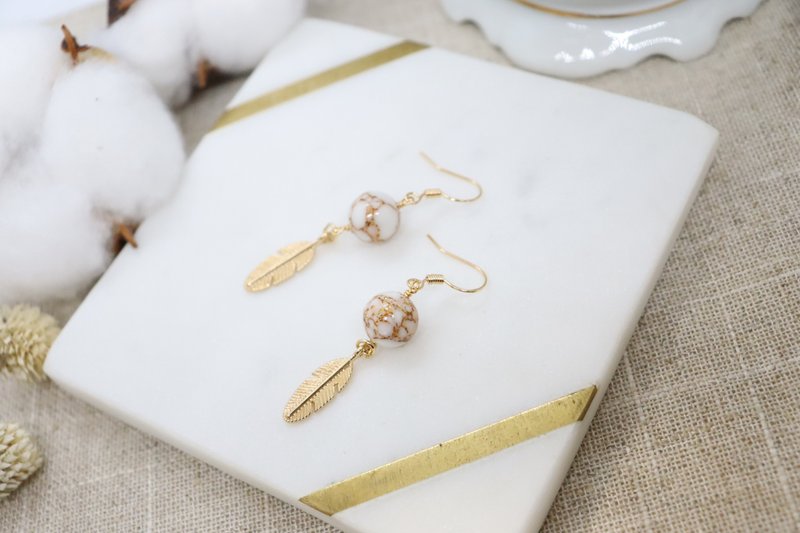 Golden Feather Charms Boutique 925 Silver Hook Earrings - 耳環/耳夾/耳骨夾 - 石頭 金色
