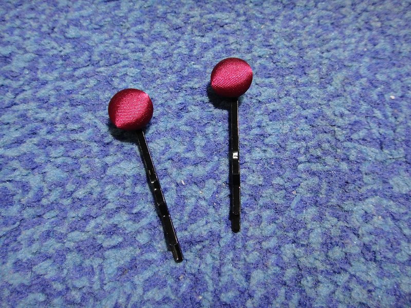 酒紅莓果 鈕釦小髮夾 C20ASX74 - 髮夾/髮飾 - 絲．絹 紅色