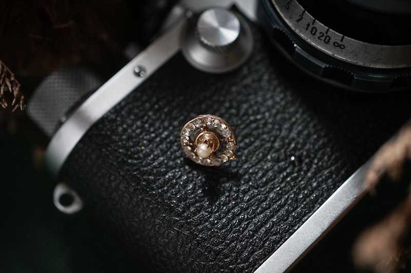 [Antique Jewelry / Old Western] VINTAGE Classic Circle Hollow Pearl Rhinestone Vintage Pin - เข็มกลัด - โลหะ สีทอง