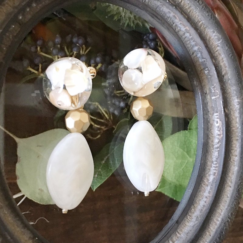 Plump earrings like Clione - Earrings & Clip-ons - Cotton & Hemp White