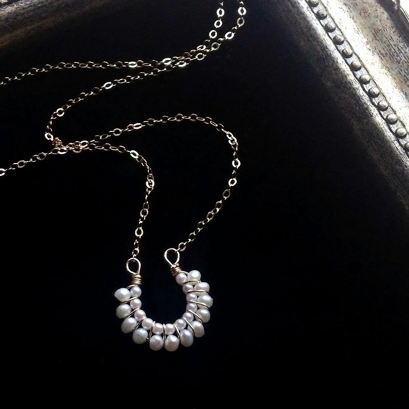 14kgf fresh water keshi pearl and vintage pearl hose shoe necklace/os-05 - สร้อยคอ - เครื่องเพชรพลอย ขาว