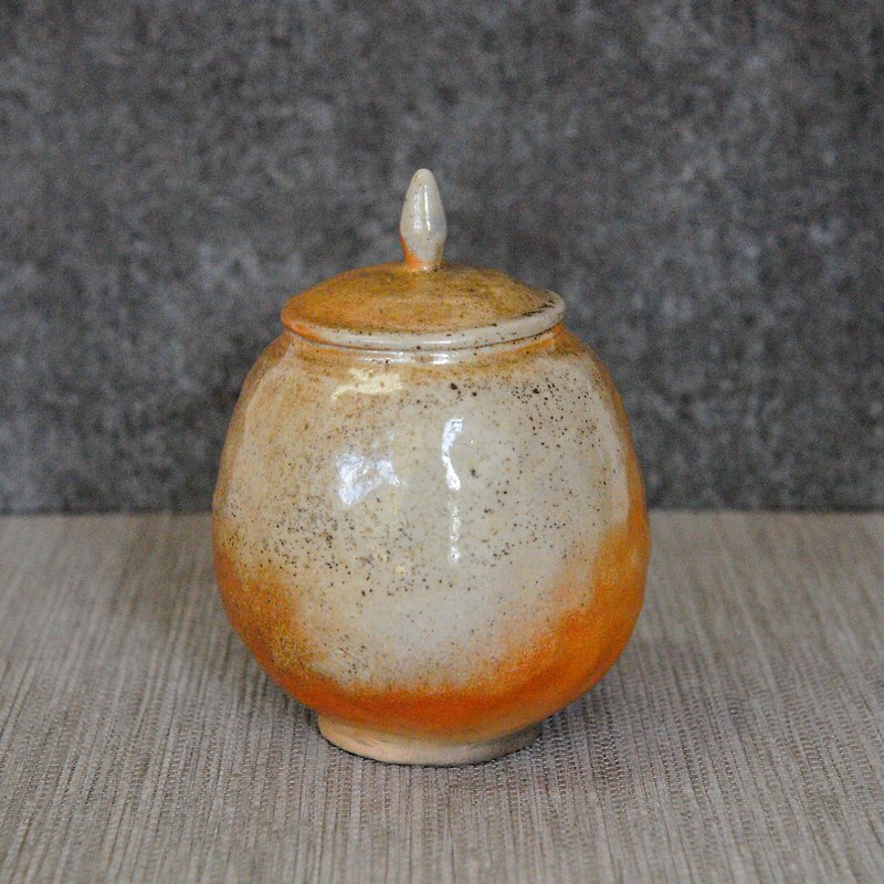 Wood fired pottery. Golden orange tea cans - ถ้วย - ดินเผา สีส้ม