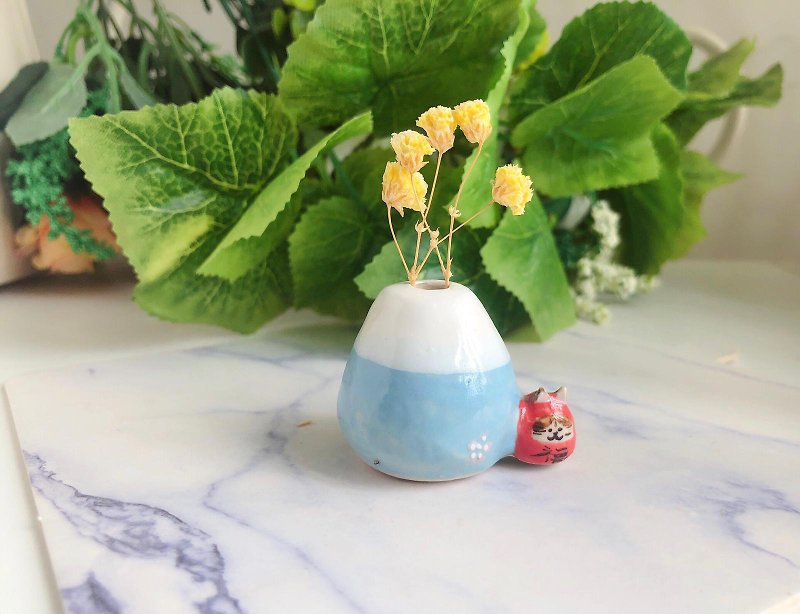 桌上風景-富士山與貓仙達摩小花瓶 - 花瓶/花器 - 陶 藍色