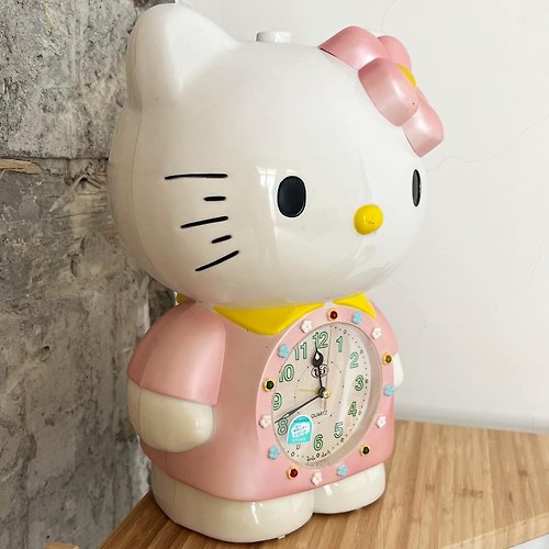 Out of print Japanese Hello Kitty Clock - Shop everdayvintage Clocks -  Pinkoi
