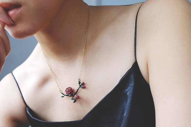 โลหะ สร้อยคอ สีแดง - Flower Rose Necklace, Handmade Enamel Jewellery.